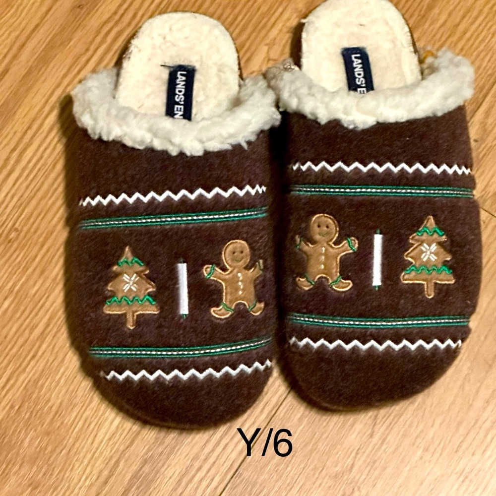 Lands end Youth houseshoes